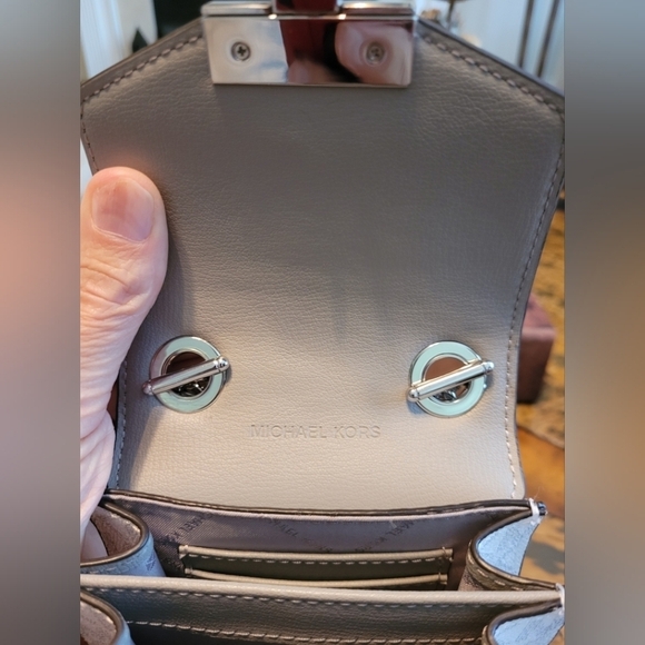 Michael Kors Rose Phone Bag - Picture 10 of 10